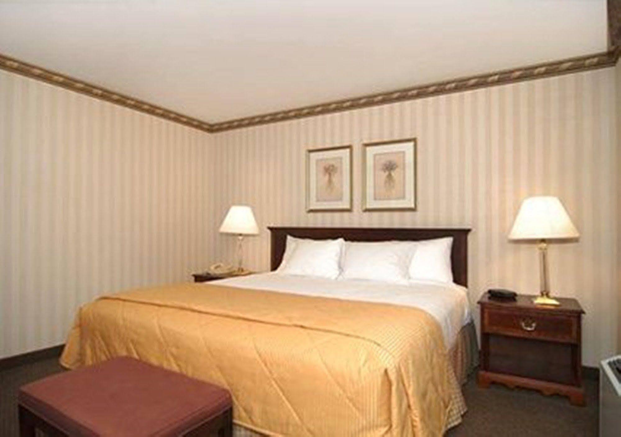 Comfort Inn & Suites Near Burke Mountain Saint Johnsbury Exterior photo