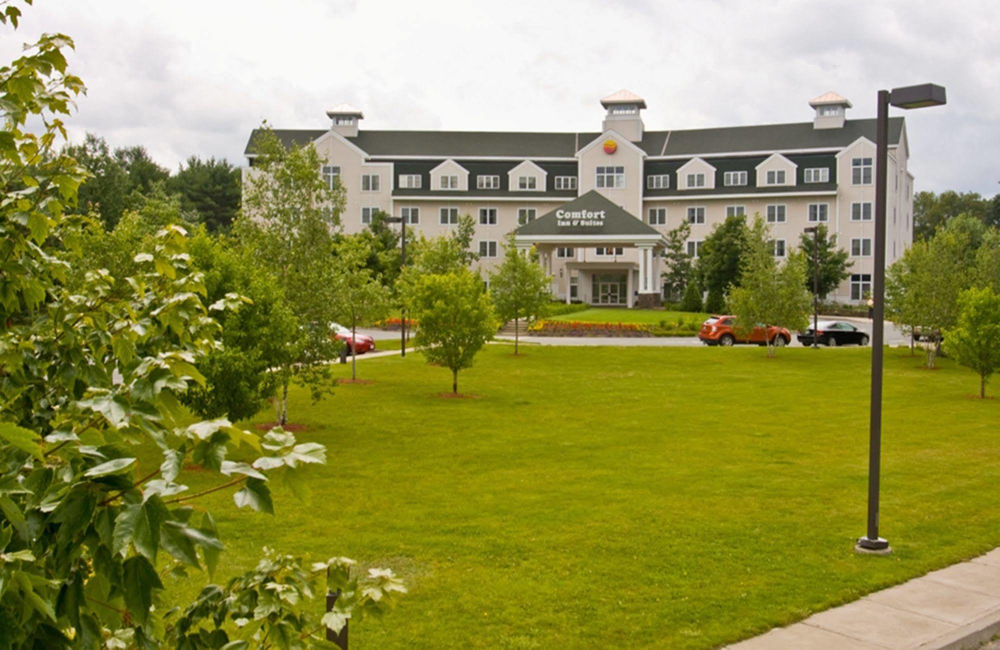 Comfort Inn & Suites Near Burke Mountain Saint Johnsbury Exterior photo